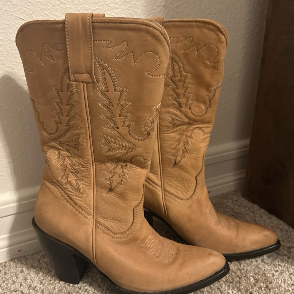 Idyllwind Tan Heeled Boots with Decorative Stitching